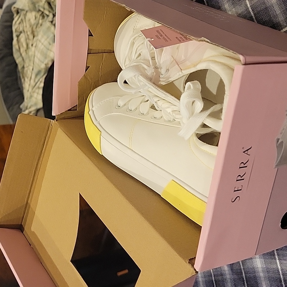 Serra White/ yellow Athletic  Shoes sz.9 New WTags